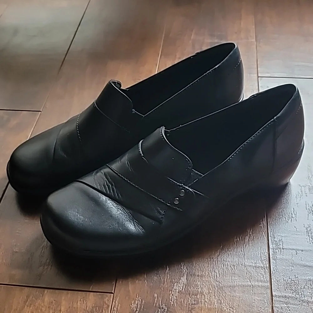 Clark's May Marigold 9M black leather loafer slipon comfy streetwear